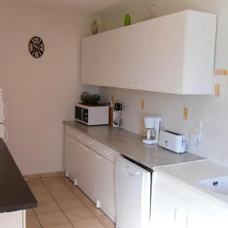 Maison Charmante à Puycelsi Avec Piscine Privée Et Jardin Puycelci