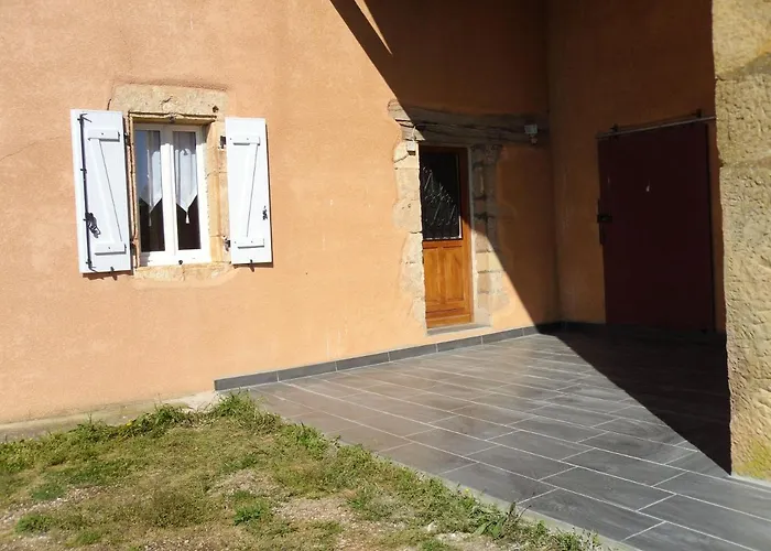 Hébergement de vacances Maison De 3 Avec Piscine Privee Jardin Et Wifi A Puycelsi Puycelci